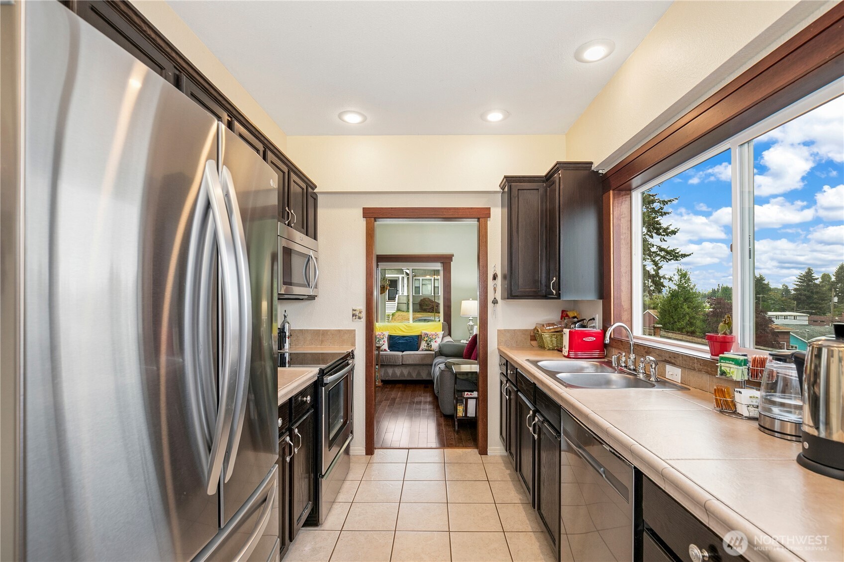 Photo 4 of Sale Pending at 4029 E J St, Tacoma, WA 98404 | MLS# NWM2583805 | Listing updated on 2026-09-24