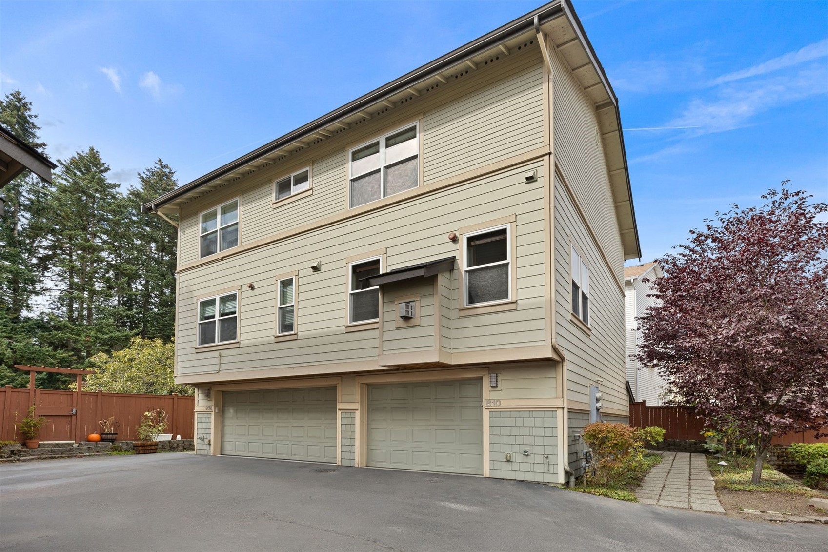 Townhouse for sale at 810 N 145th Lane, Shoreline, WA 98133 | MLS# NWM2588251