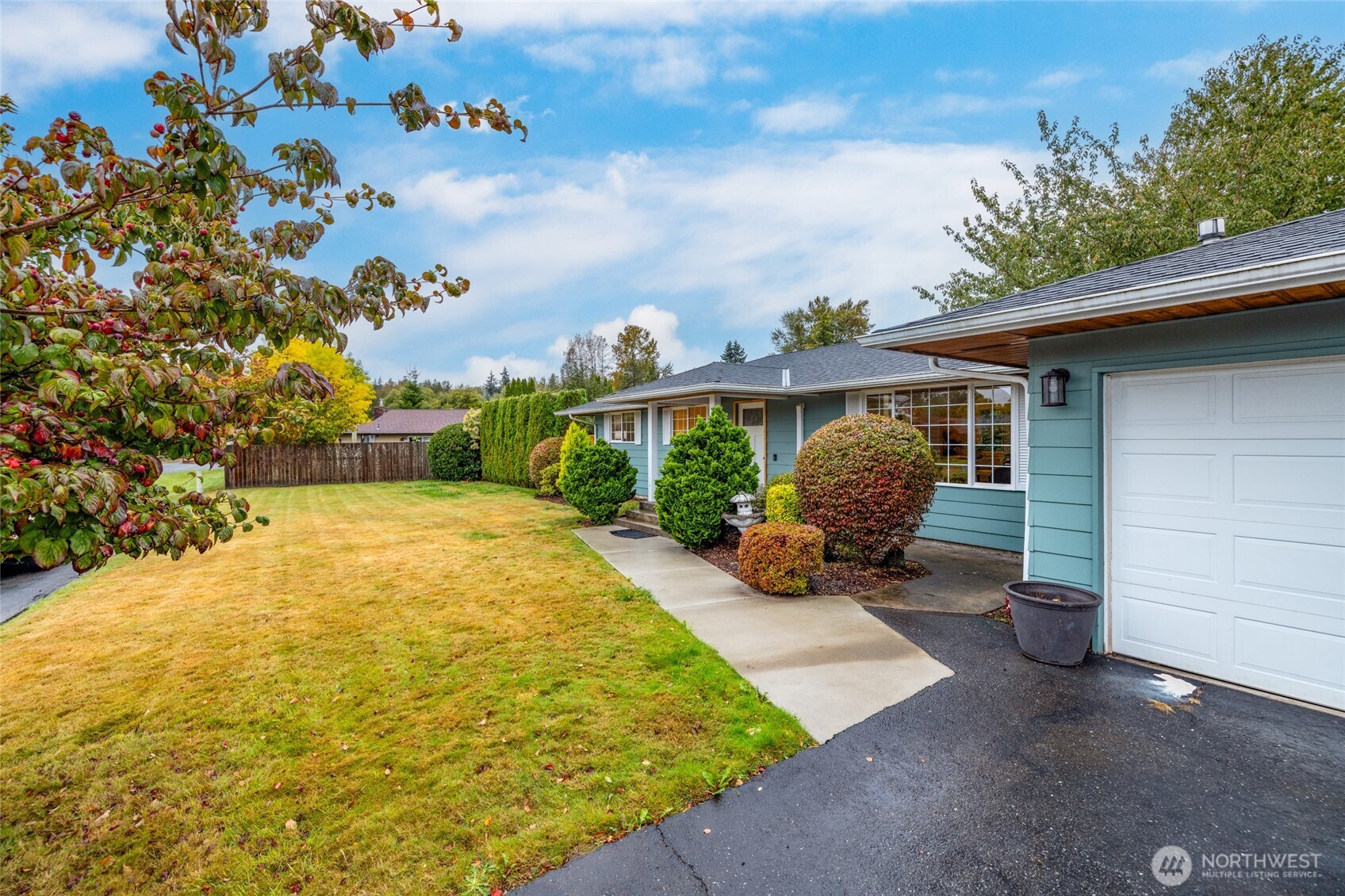 Photo 3 of Single family home for sale at 18727 Fishermans Loop, Burlington, WA 98233 | MLS# NWM2588595 | Listing updated on 2026-10-01