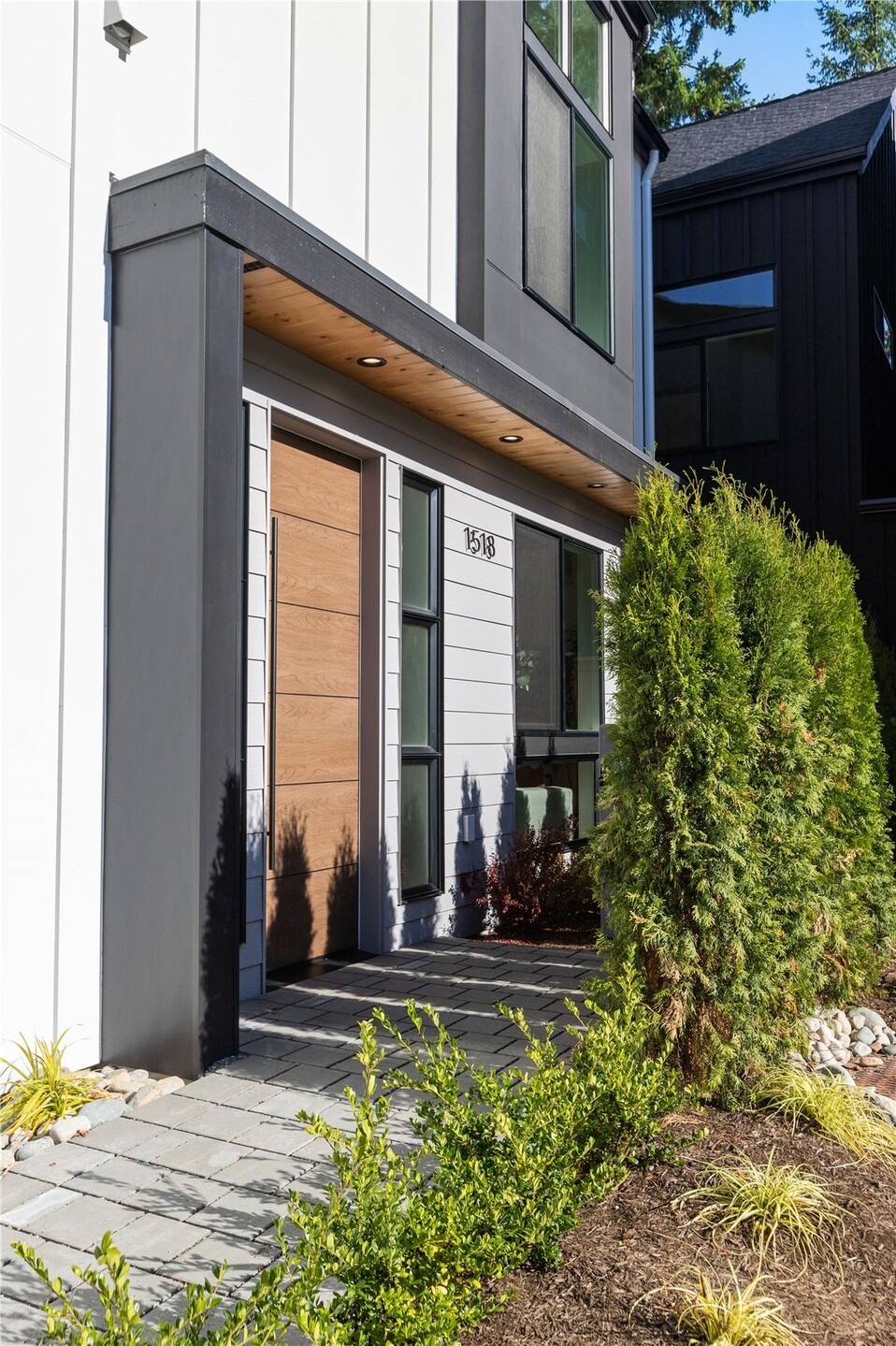 Photo 3 of Single family home for sale at 1518 NE 113th Street, Seattle, WA 98125 | MLS# NWM2590959 | Listing updated on 2026-10-24