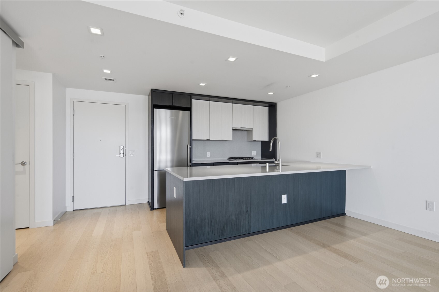 Photo 4 of Condo for sale at 590 1st Avenue S #604, Seattle, WA 98104 | MLS# NWM2592836 | Listing updated on 2026-10-23