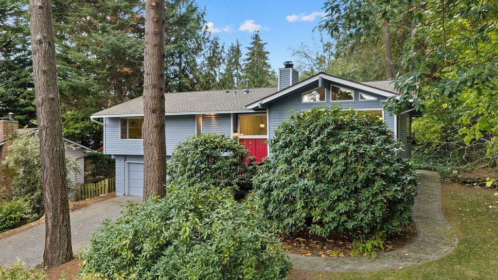 Single family home for sale at 6504 119th Avenue SE, Bellevue, WA 98006 | MLS# NWM2593077