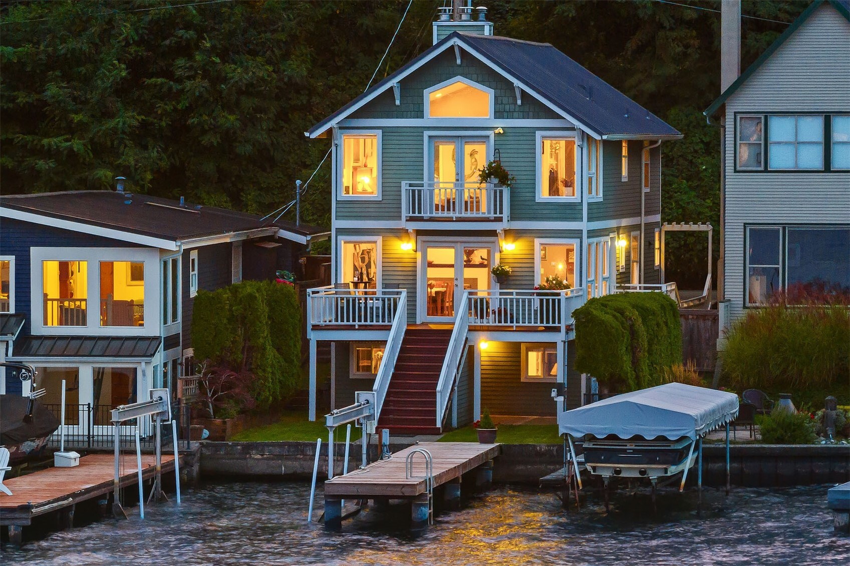 Single family home for sale at 10500 Riviera Pl NE, Seattle, WA 98125 | MLS# NWM2596415