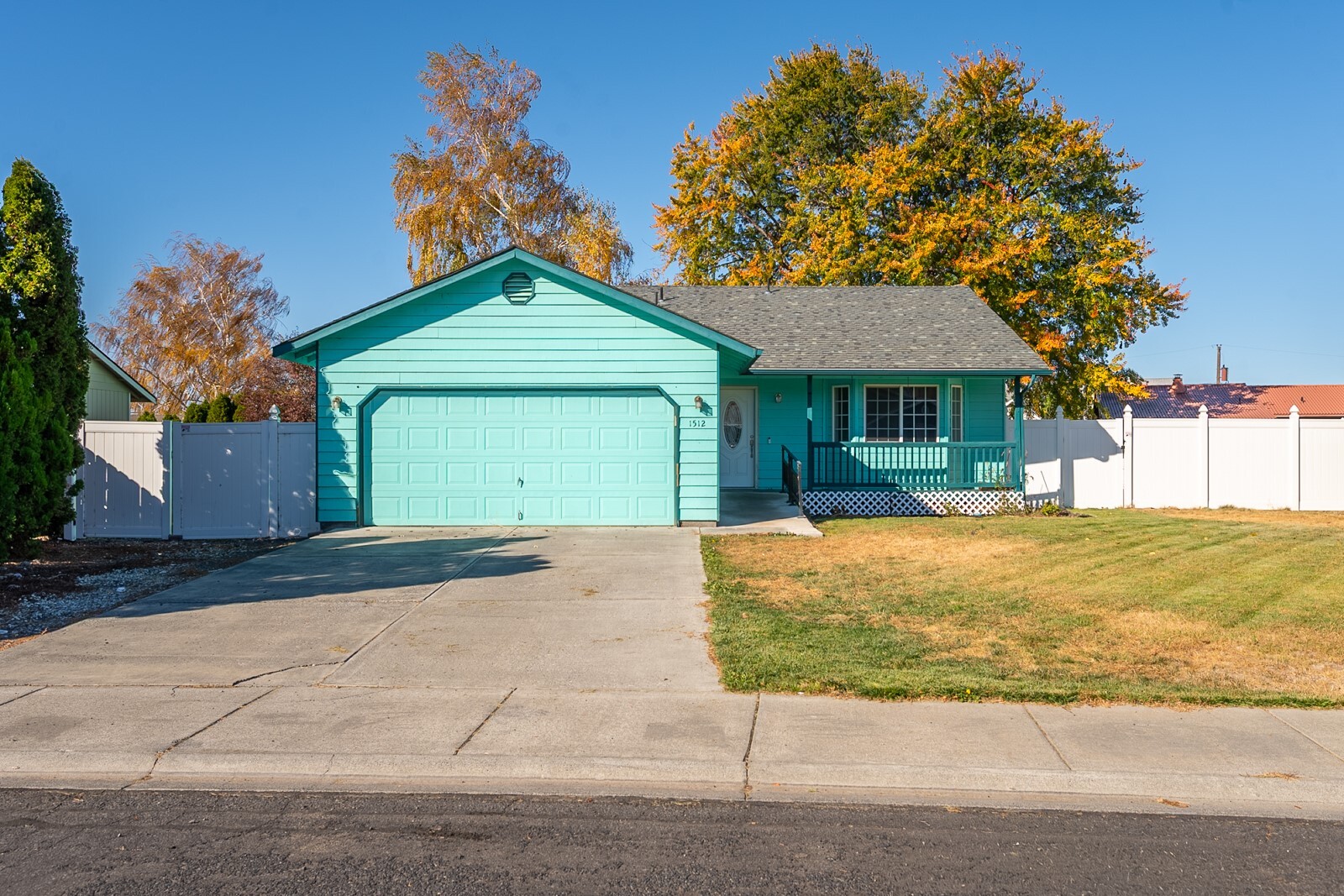 Photo 1 of Single family home for sale at 1512 S James Ave, Moses Lake, WA 98837 | MLS# NWM2596477 | Listing updated on 2026-10-24