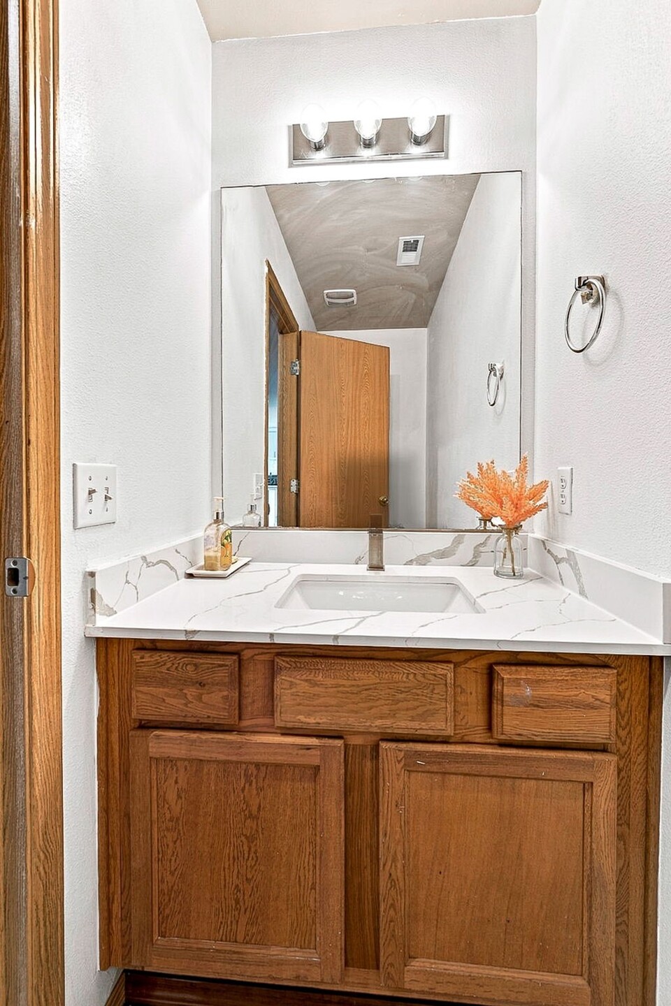 Photo 4 of Single family home for sale at 4121 S 331st Place, Federal Way, WA 98001 | MLS# NWM2597503 | Listing updated on 2026-10-24