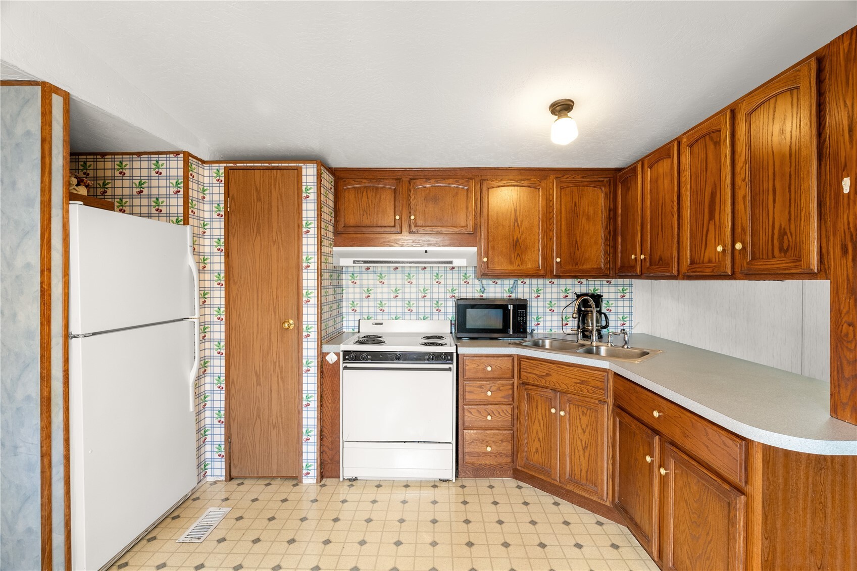 Photo 4 of Manufactured home for sale at 316 Carefree Cir, Aberdeen, WA 98520 | MLS# NWM2597700 | Listing updated on 2026-10-26