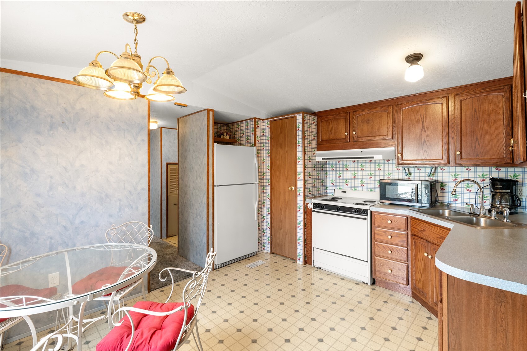 Photo 3 of Manufactured home for sale at 316 Carefree Cir, Aberdeen, WA 98520 | MLS# NWM2597700 | Listing updated on 2026-10-26