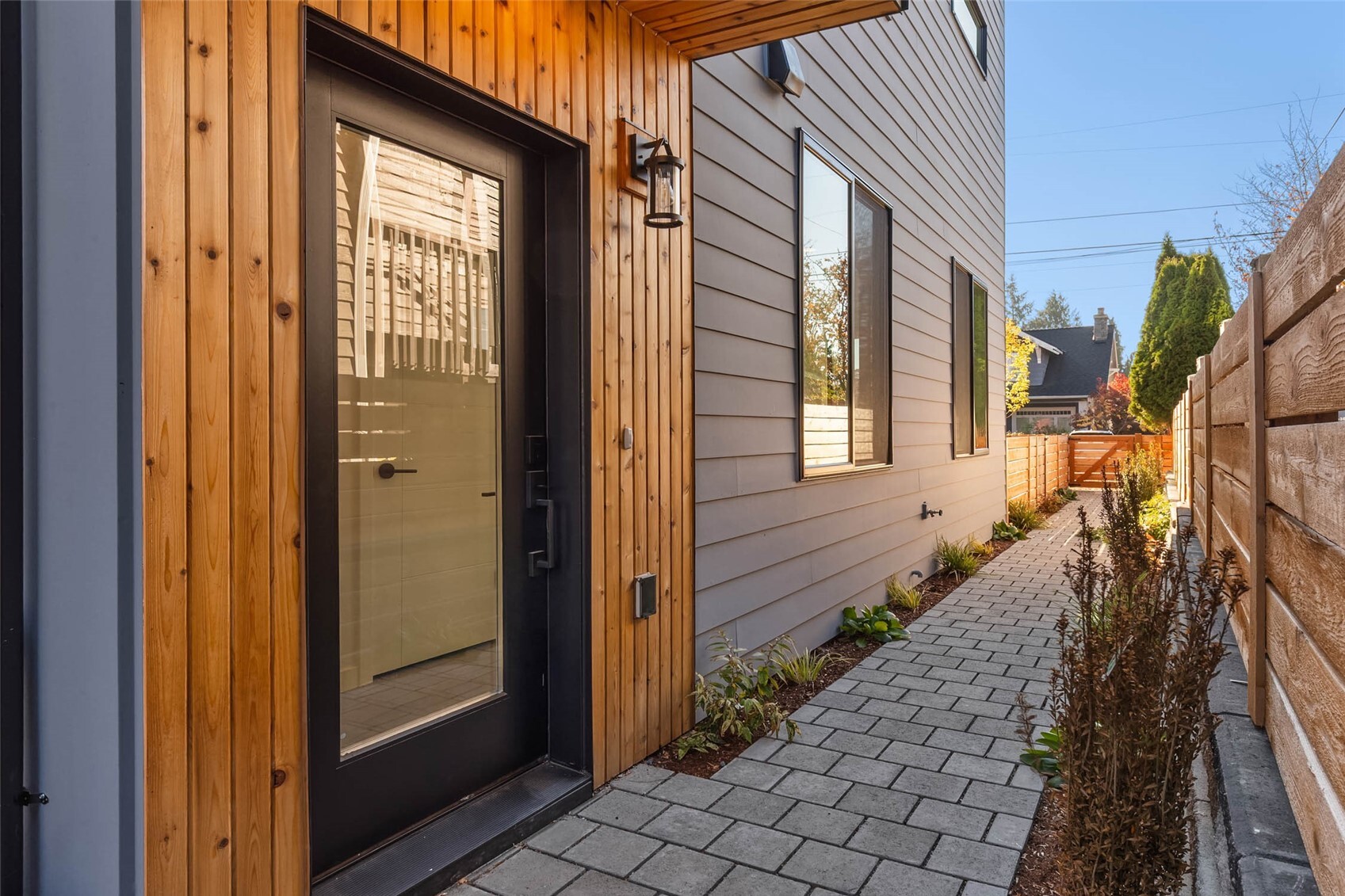 Photo 3 of Townhouse for sale at 518 N 102nd Street, Seattle, WA 98133 | MLS# NWM2597929 | Listing updated on 2026-10-24