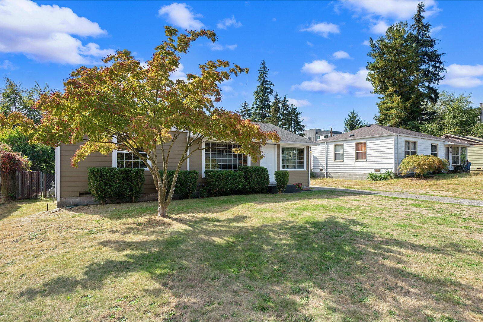 Photo 2 of Single family home for sale at 829 Ne 189th Street, Shoreline, WA 98155 | MLS# NWM2597933 | Listing updated on 2026-10-24