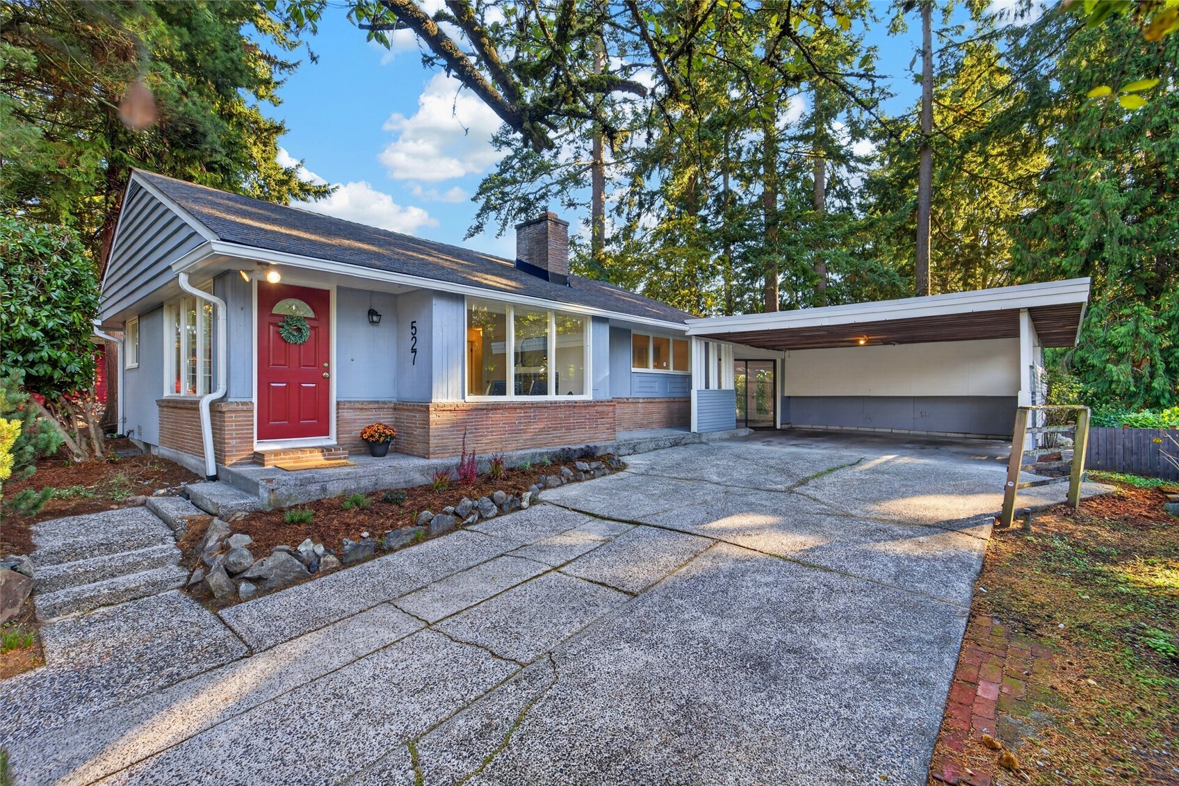 Photo 3 of Single family home for sale at 572 N 172nd Street, Shoreline, WA 98133 | MLS# NWM2597942 | Listing updated on 2026-10-25