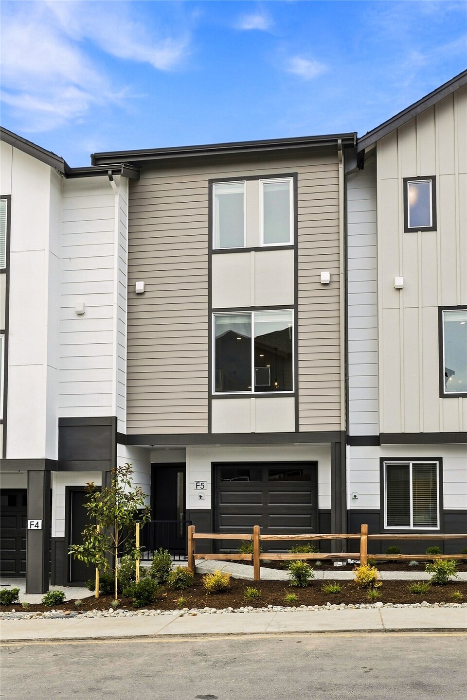 Townhouse for sale at 16202 Manor Way #E2, Lynnwood, WA 98087 | MLS# NWM2597956