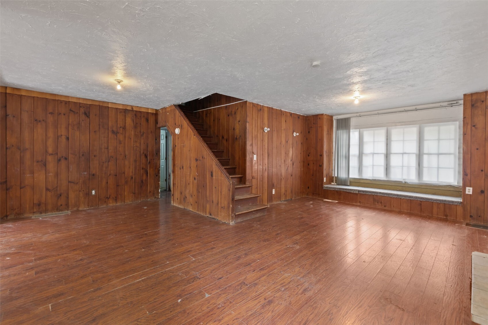Photo 3 of Single family home for sale at 14629 24th Avenue Sw, Burien, WA 98166 | MLS# NWM2597957 | Listing updated on 2026-10-25