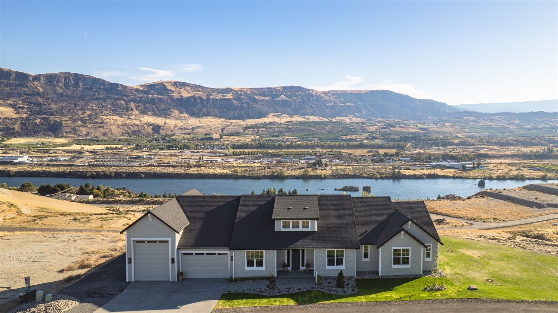 Single family home for sale at 114 S Valiant Dr, East Wenatchee, WA 98802 | MLS# NWM2598008