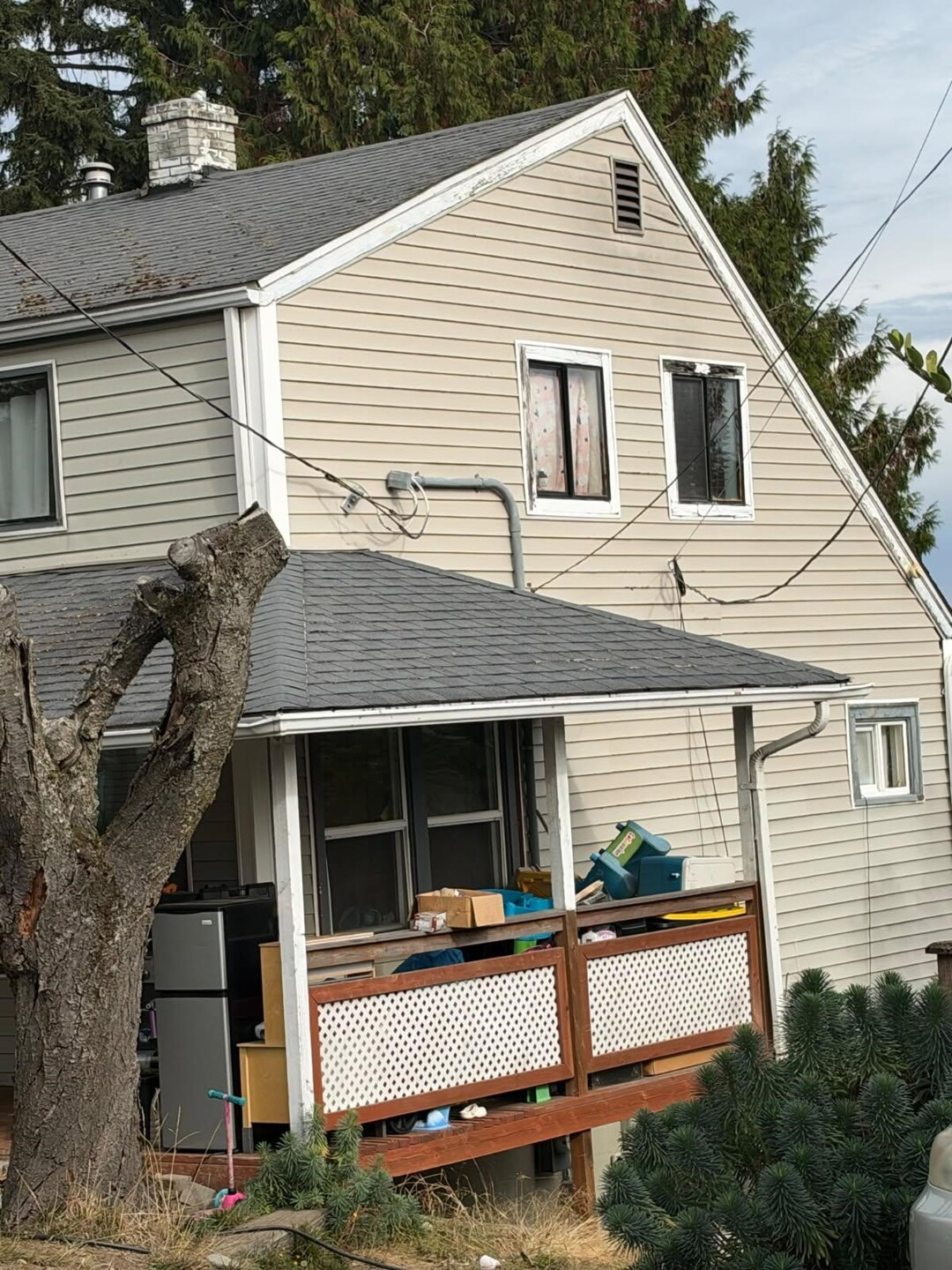 Photo 3 of Single family home for sale at 10044 9th Avenue SW, Seattle, WA 98146 | MLS# NWM2598153 | Listing updated on 2026-10-26