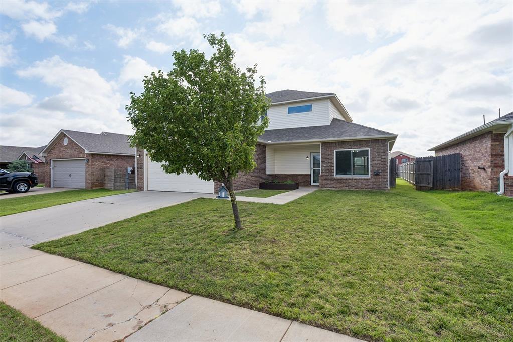 Photo 2 of Single family home for sale at 2812 Sunberry Way, Yukon, OK 73099 | MLS# 1233405 | Listing updated on 2026-09-24