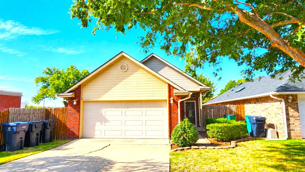 Single family home for sale at 13821 Pawnee Dr, Edmond, OK 73013 | MLS# 1239821
