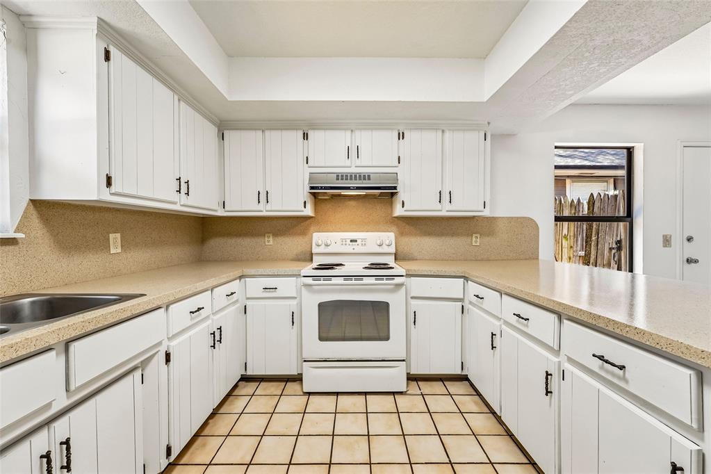 Photo 2 of Sale Pending at 204 W Wayne St, Edmond, OK 73003 | MLS# 1241931 | Listing updated on 2026-10-15