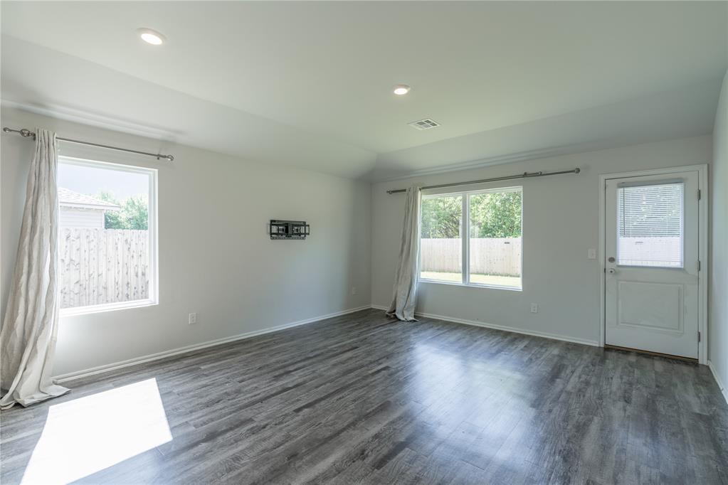 Photo 4 of Single family home for sale at 12104 SW 33rd Street, Yukon, OK 73099 | MLS# 1249980 | Listing updated on 2026-09-21