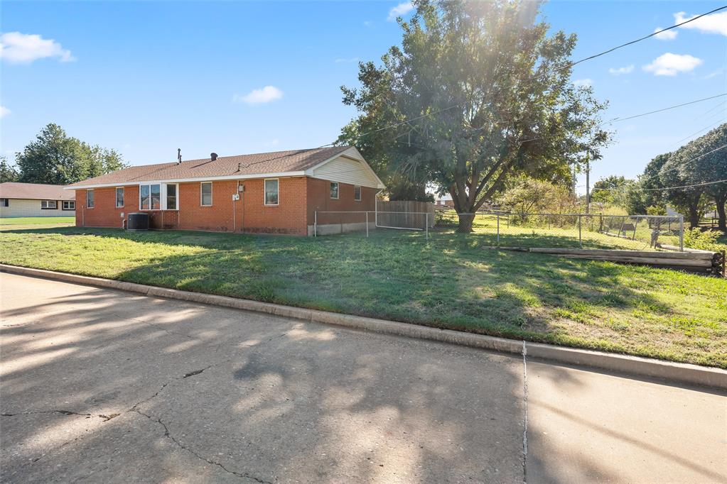 Photo 4 of Single family home for sale at 400 Cherokee Ln, El Reno, OK 73036 | MLS# 1254468 | Listing updated on 2026-10-25