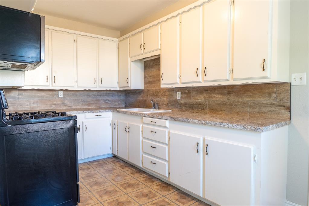 Photo 4 of Single family home for sale at 108 S Oak St, Maysville, OK 73057 | MLS# 1255231 | Listing updated on 2026-10-24