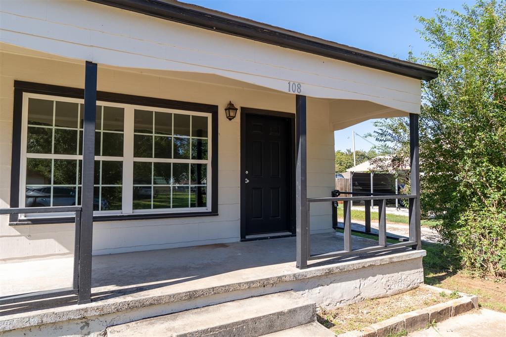 Photo 2 of Single family home for sale at 108 S Oak St, Maysville, OK 73057 | MLS# 1255231 | Listing updated on 2026-10-24