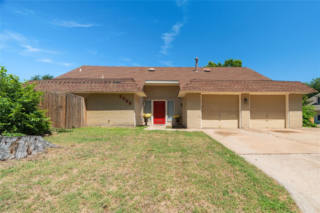 Single family home for sale at 8900 Lansbrook Ln, Oklahoma City, OK 73132 | MLS# 1255239