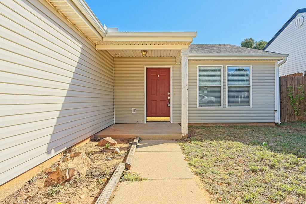Photo 3 of Single family home for sale at 2421 Hunting Horse Trl, Norman, OK 73071 | MLS# 1255464 | Listing updated on 2026-10-26