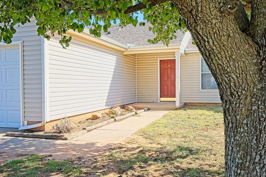 Photo 2 of Single family home for sale at 2421 Hunting Horse Trl, Norman, OK 73071 | MLS# 1255464 | Listing updated on 2026-10-26