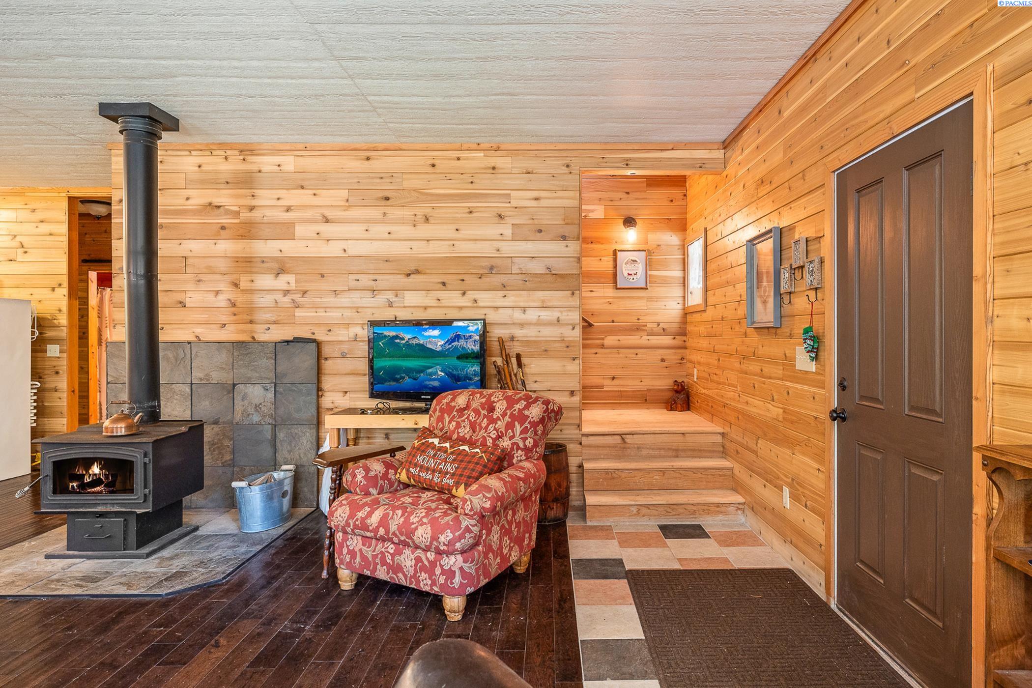 Photo 4 of Single family home for sale at 9400 Lewis Peak Rd, Waitsburg, WA 99329 | MLS# PAC284069 | Listing updated on 2026-09-28