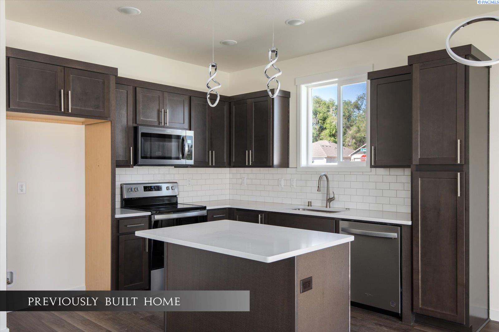 Photo 3 of Single family home for sale at 2707 S Alder St, Kennewick, WA 99337 | MLS# PAC285473 | Listing updated on 2026-06-12