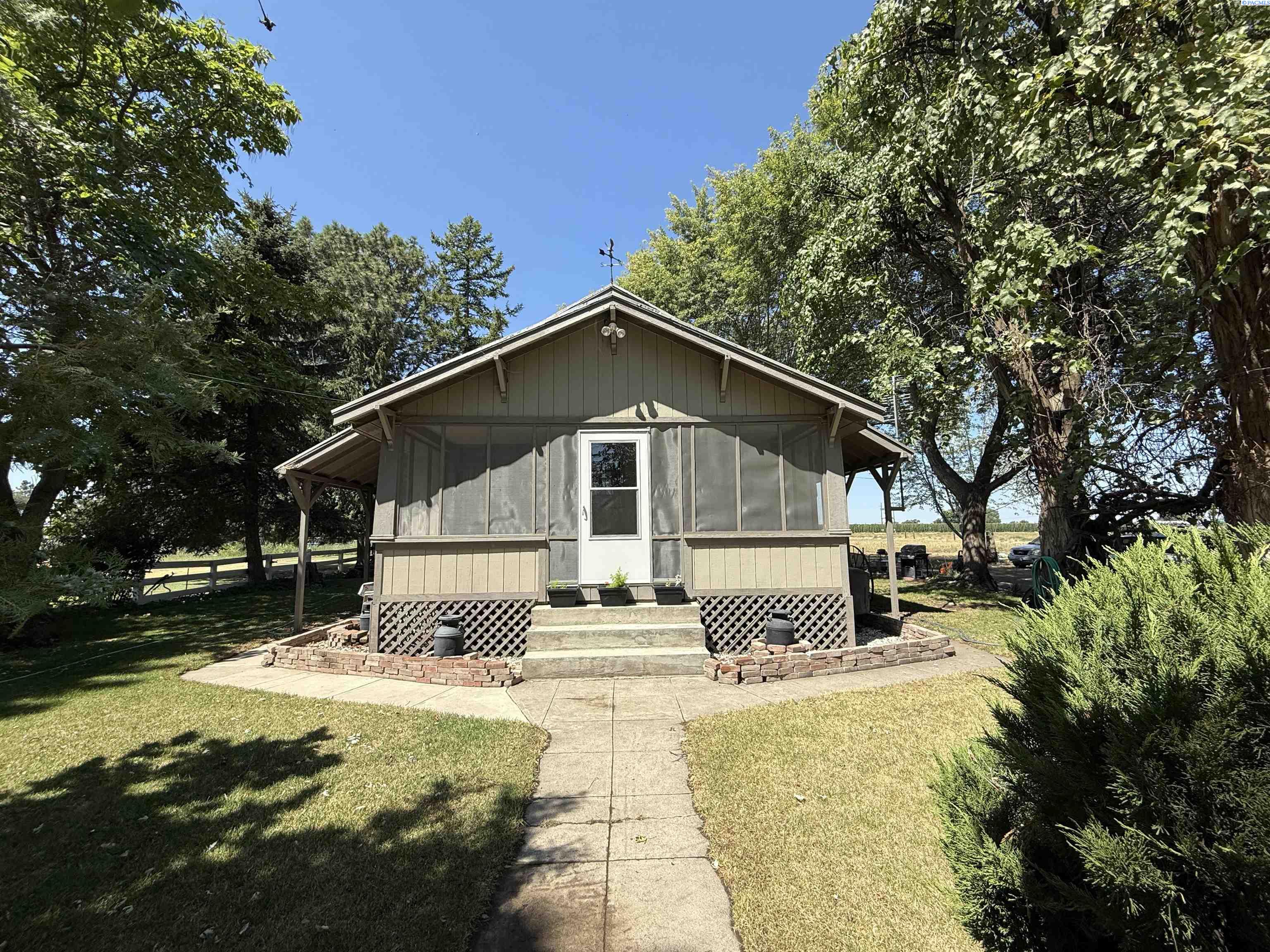Photo 2 of Single family home for sale at 221 Jackson St, Mabton, WA 98935 | MLS# PAC286041 | Listing updated on 2026-08-22