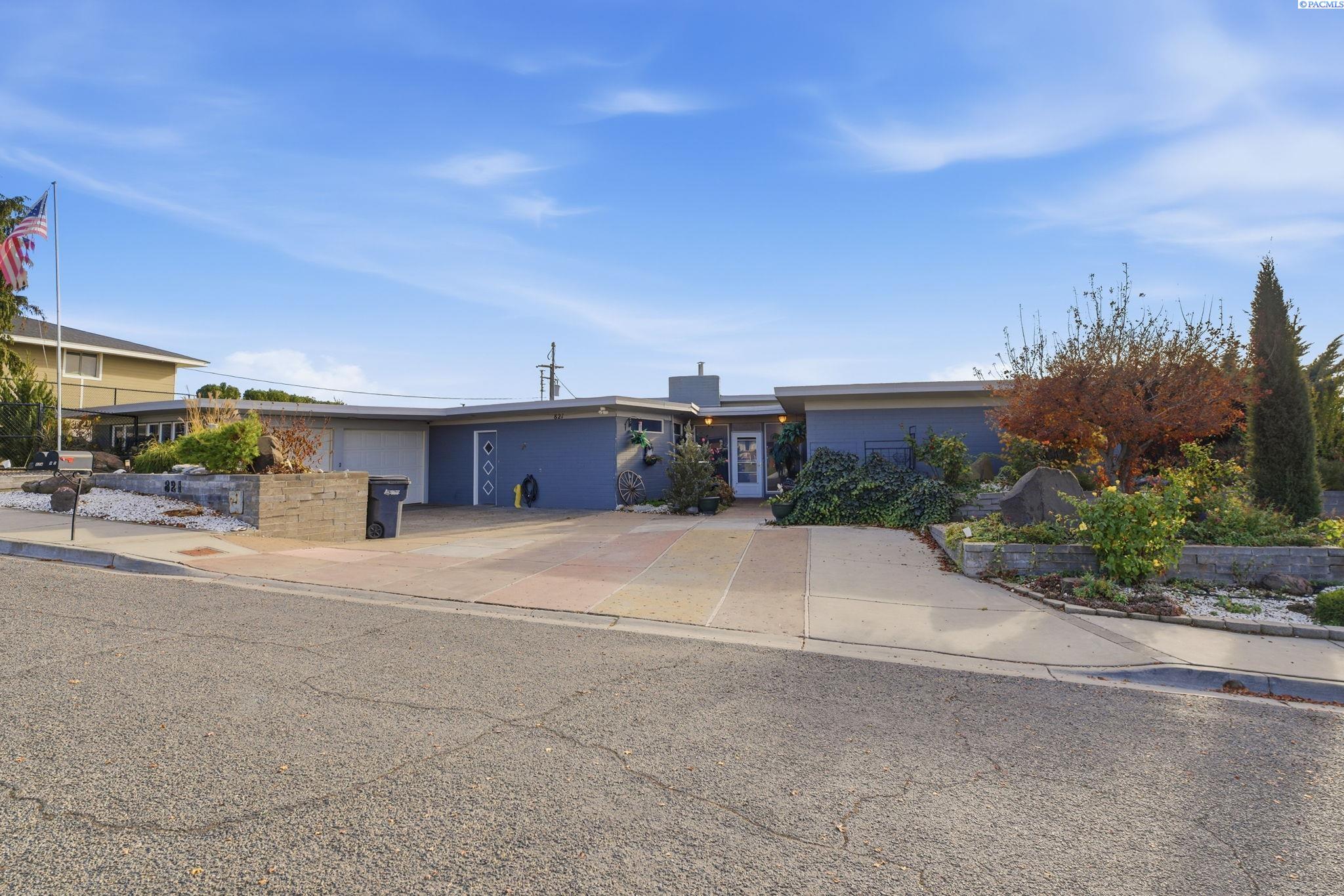 Photo 3 of Single family home for sale at 821 Skyline Dr, Sunnyside, WA 98944 | MLS# PAC289139 | Listing updated on 2026-09-01