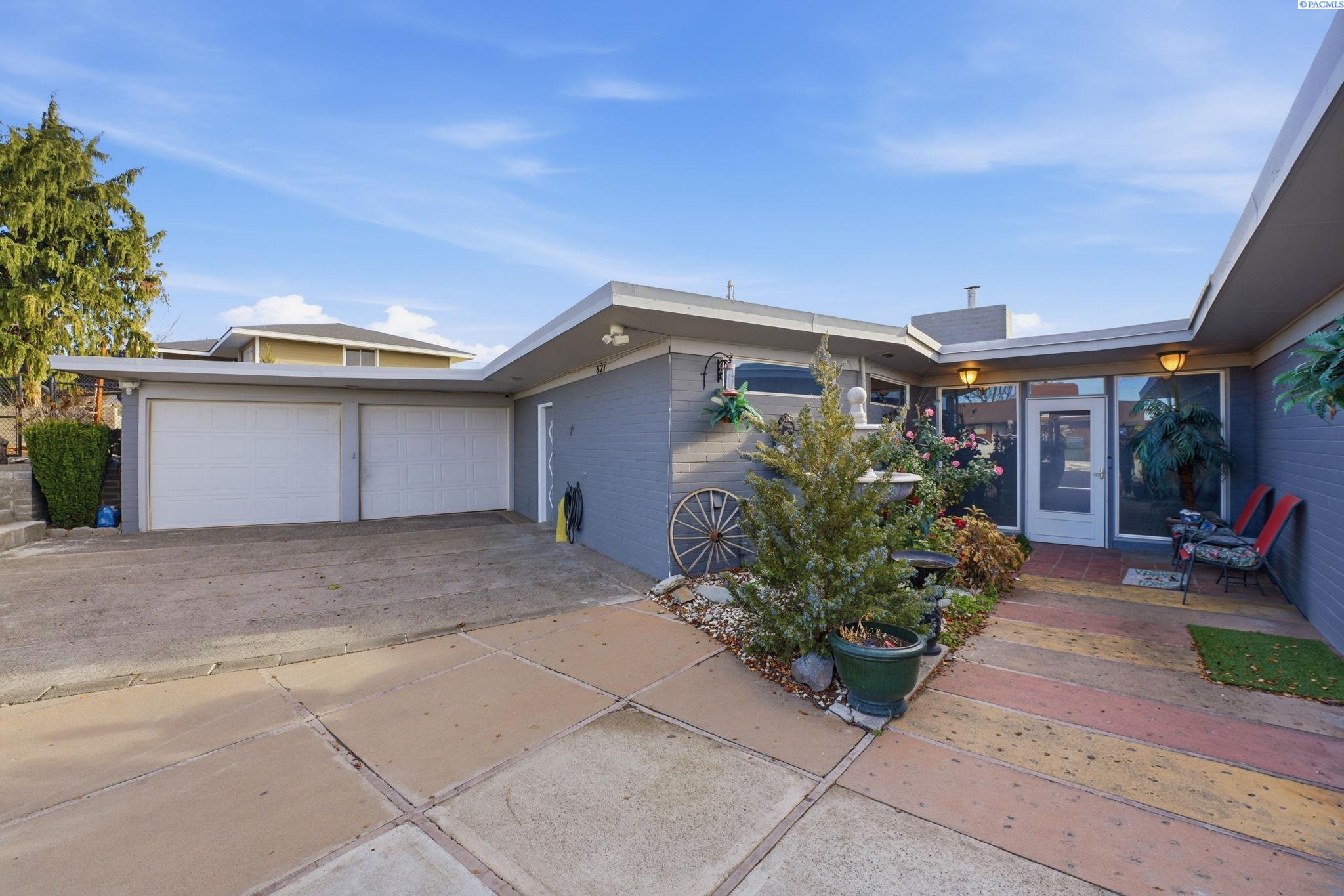 Photo 3 of Single family home for sale at 821 Skyline Dr, Sunnyside, WA 98944 | MLS# PAC289139 | Listing updated on 2026-09-01