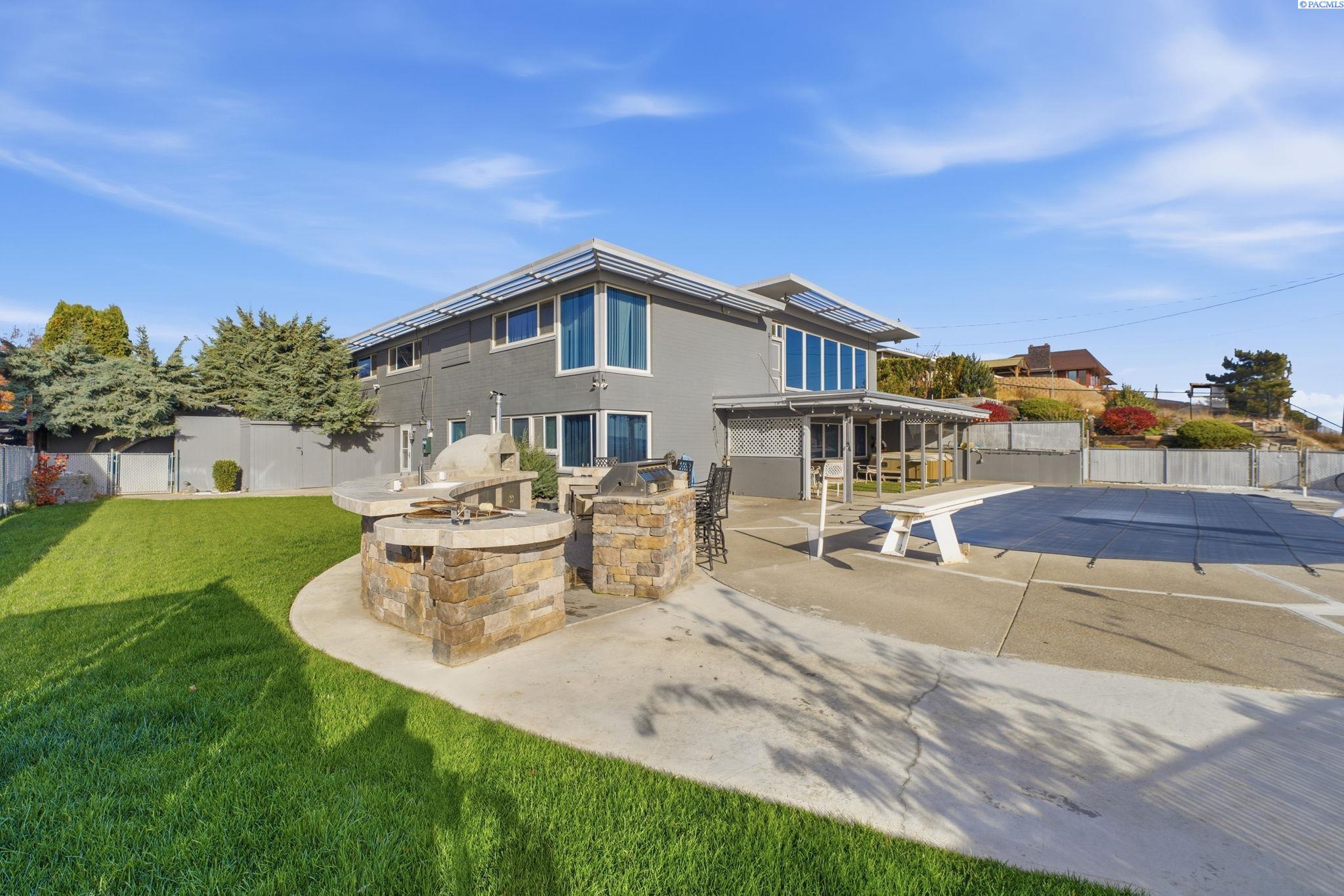 Photo 1 of Single family home for sale at 821 Skyline Dr, Sunnyside, WA 98944 | MLS# PAC289139 | Listing updated on 2026-09-01