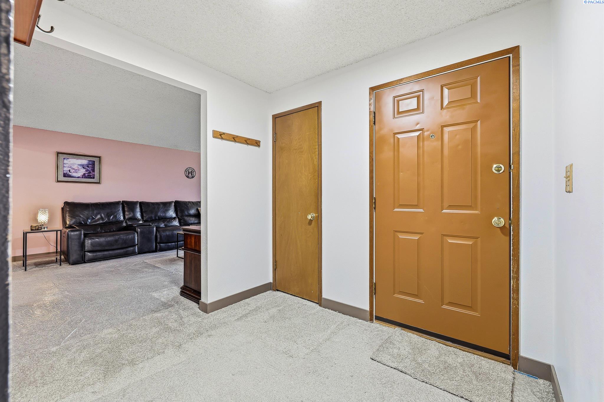 Photo 4 of Single family home for sale at 902 S Kellogg, Kennewick, WA 99336 | MLS# PAC289554 | Listing updated on 2026-10-08