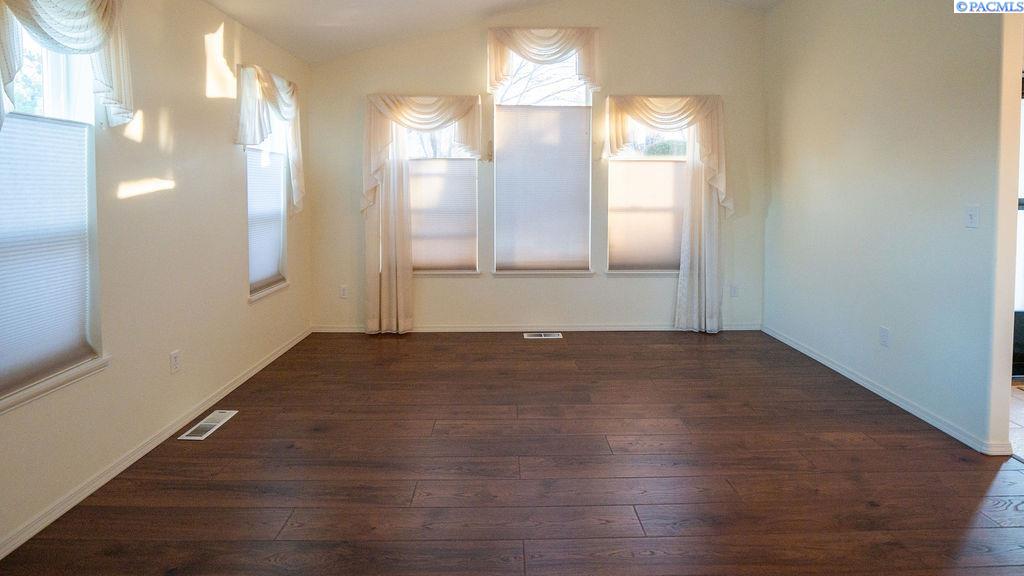 Photo 4 of Single family home for sale at 3400 S Huntington Loop, Kennewick, WA 99337 | MLS# PAC289590 | Listing updated on 2026-09-25