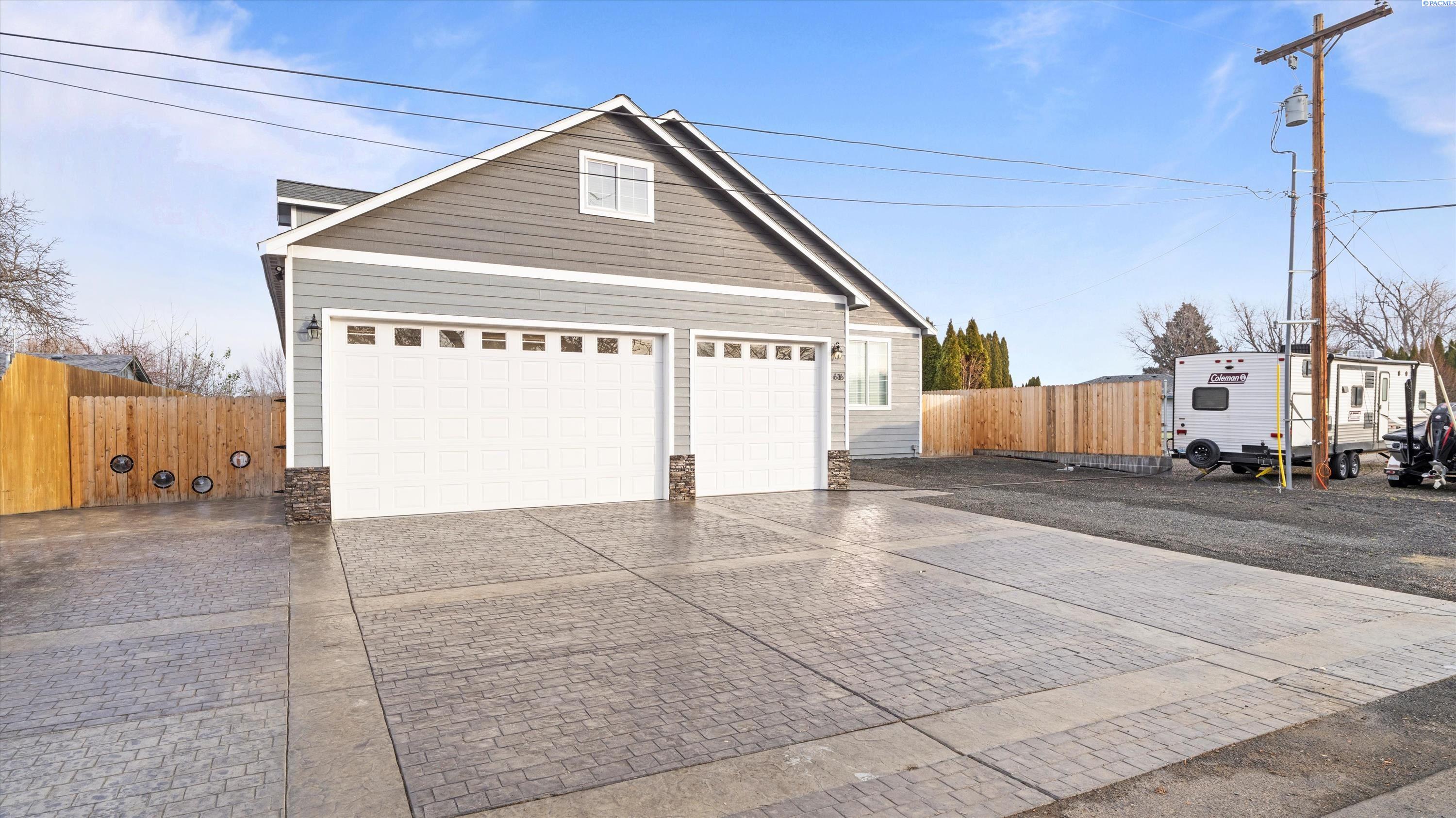 Photo 2 of Single family home for sale at 616 N Riverside Dr, West Richland, WA 99353 | MLS# PAC289813 | Listing updated on 2026-06-15