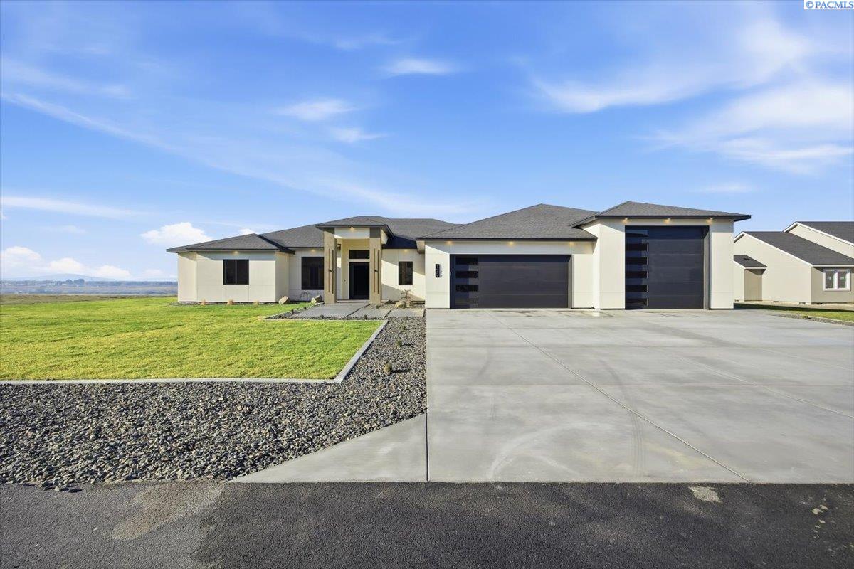 Photo 4 of Single family home for sale at 129 Riviera, Pasco, WA 99301 | MLS# PAC289851 | Listing updated on 2026-09-30
