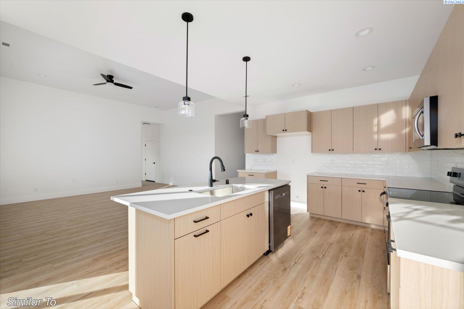 Photo 3 of Townhouse for sale at 1130 Fairhaven Loop, Richland, WA 99352 | MLS# PAC289903 | Listing updated on 2026-09-05
