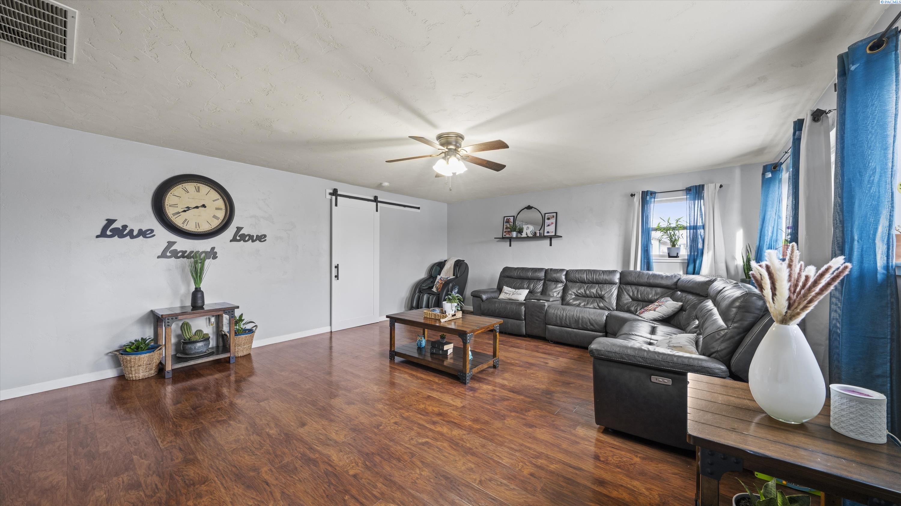 Photo 3 of Single family home for sale at 420 S Edison Pl, Kennewick, WA 99336 | MLS# PAC290200 | Listing updated on 2026-05-28