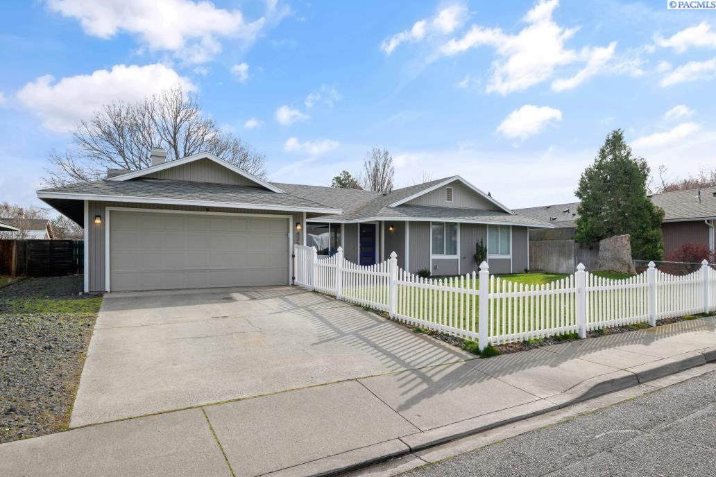 Photo 2 of Single family home for sale at 426 N Louisiana St, Kennewick, WA 99336 | MLS# PAC290364 | Listing updated on 2026-10-09