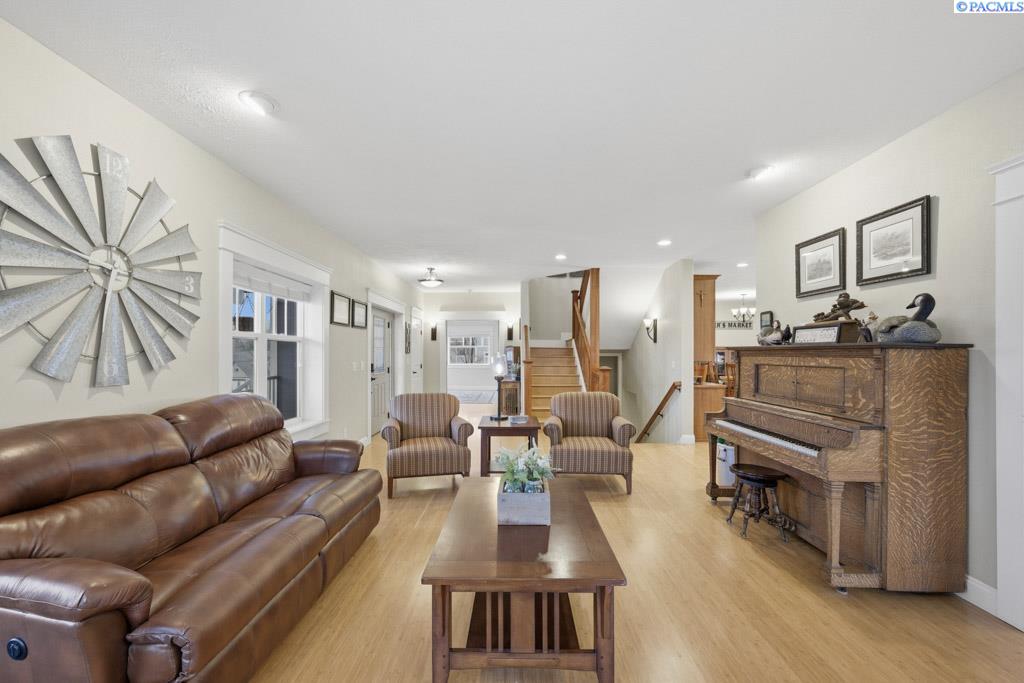 Photo 3 of Single family home for sale at 1027 SW Ryan Ct, Pullman, WA 99163 | MLS# PAC290567 | Listing updated on 2026-07-30