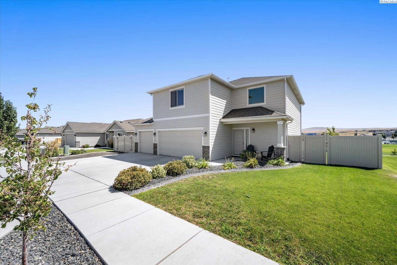 Photo 3 of Single family home for sale at 5611 W 32nd Avenue, Kennewick, WA 99338 | MLS# PAC290612 | Listing updated on 2026-09-18