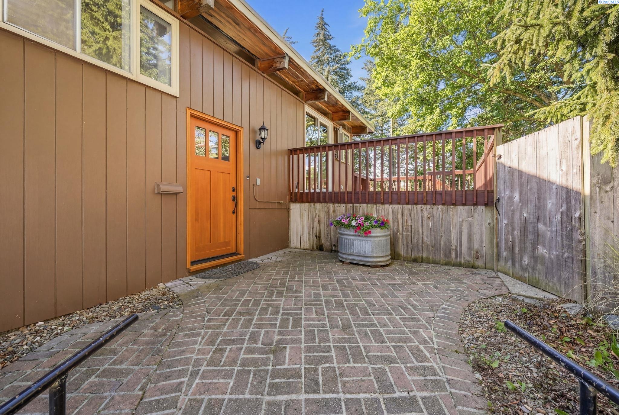 Photo 1 of Sale Pending at 312 State Route 27, Pullman, WA 99163 | MLS# PAC290684 | Listing updated on 2026-09-29