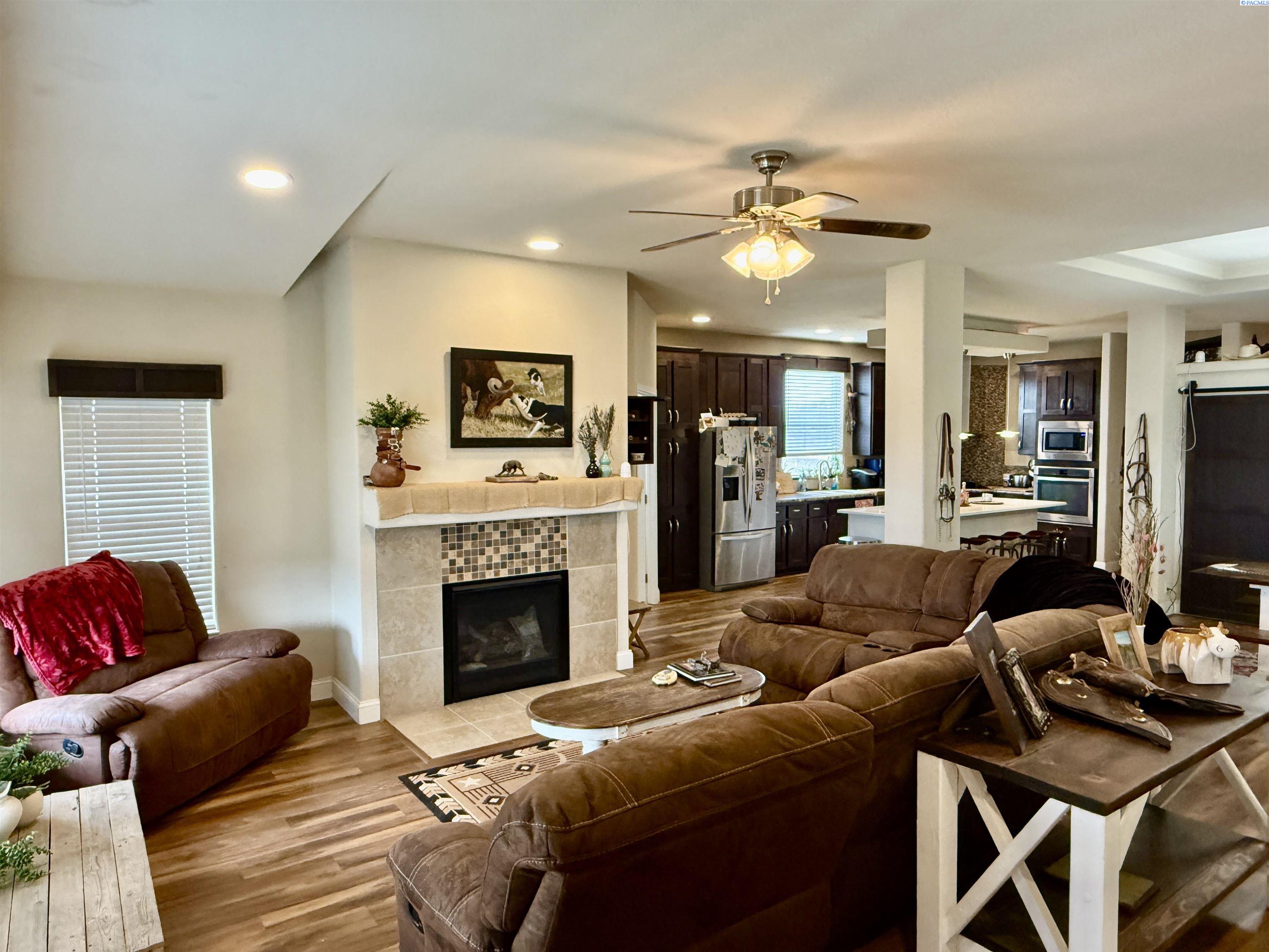 Photo 3 of Manufactured home for sale at 1508 Foster Rd, Toppenish, WA 98948 | MLS# PAC290700 | Listing updated on 2026-04-21