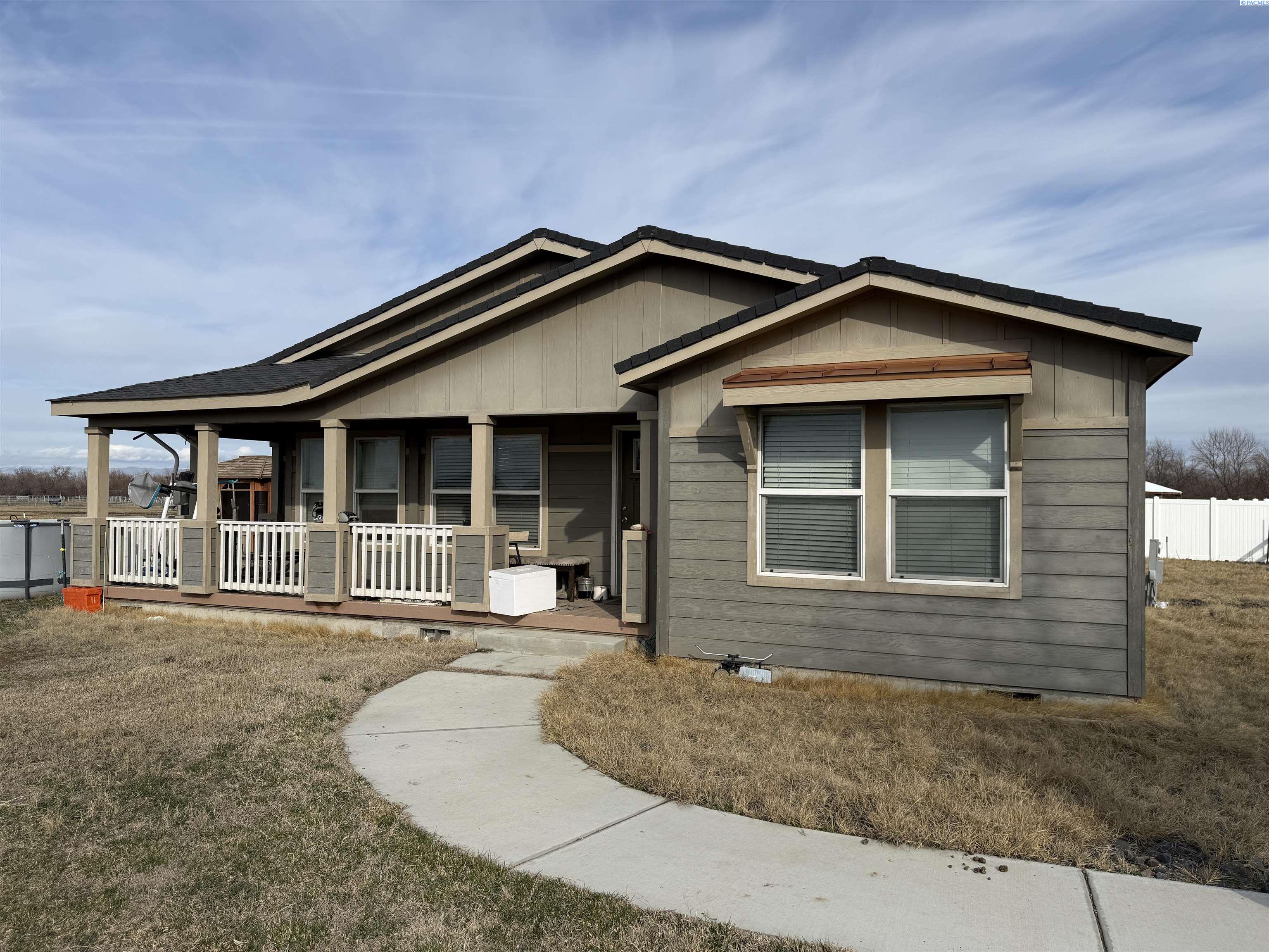 Photo 1 of Manufactured home for sale at 1508 Foster Rd, Toppenish, WA 98948 | MLS# PAC290700 | Listing updated on 2026-04-21