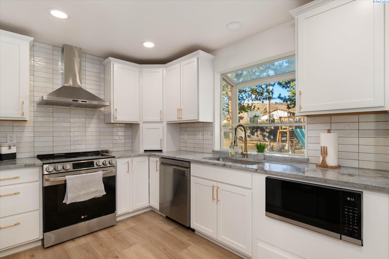 Photo 3 of Single family home for sale at 2127 Sheridan Pl, Richland, WA 99352 | MLS# PAC290870 | Listing updated on 2026-10-08