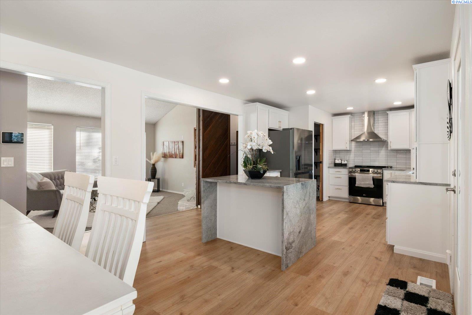 Photo 2 of Single family home for sale at 2127 Sheridan Pl, Richland, WA 99352 | MLS# PAC290870 | Listing updated on 2026-10-08