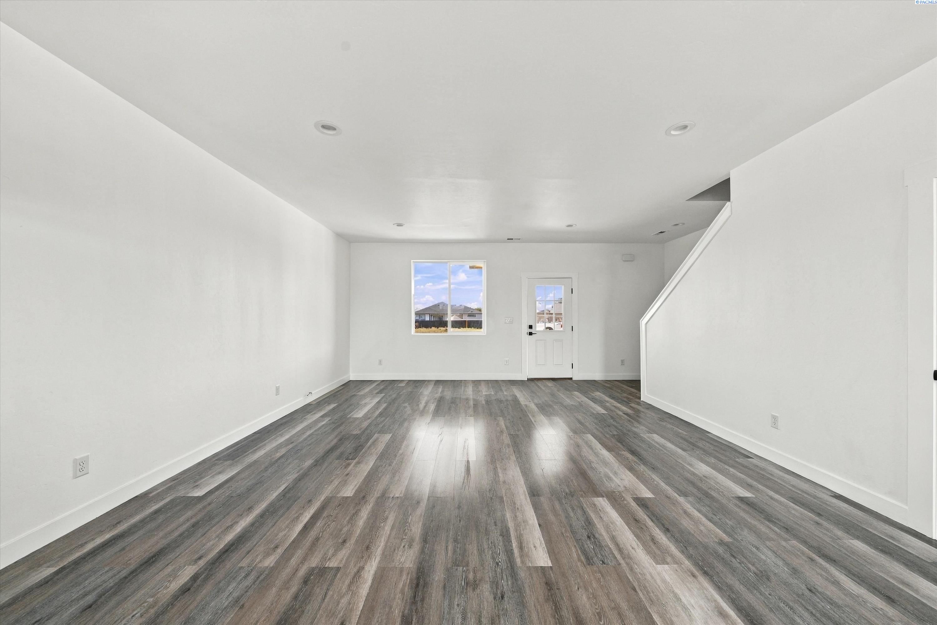 Photo 3 of Single family home for sale at 305 Olivia St, Sunnyside, WA 98944 | MLS# PAC290905 | Listing updated on 2026-10-09