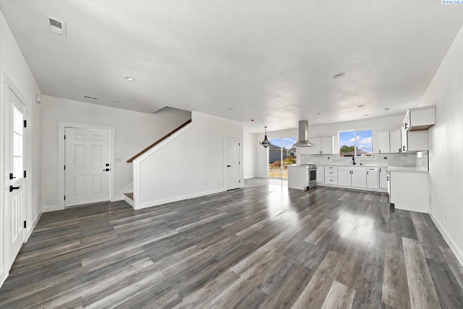 Photo 3 of Single family home for sale at 305 Olivia St, Sunnyside, WA 98944 | MLS# PAC290905 | Listing updated on 2026-10-09